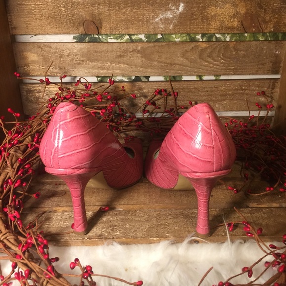 Sale 🔥pink Bandolino pumps - Picture 3 of 5